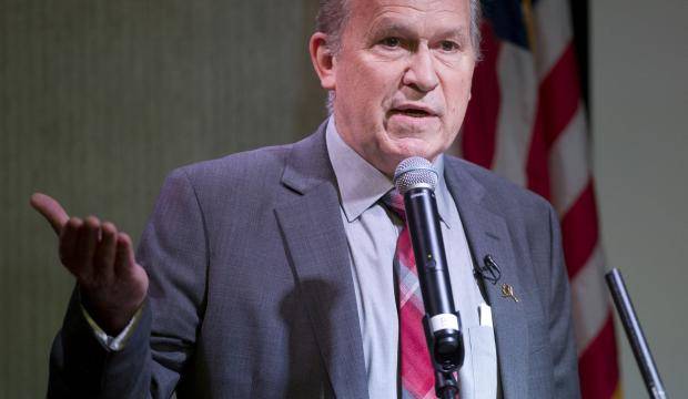 Gov. Bill Walker speaks to the members of the Juneau Chamber of Commerce at the Hangar Ballroom on Thursday, Feb. 2, 2017. (Michael Penn | Juneau Empire)