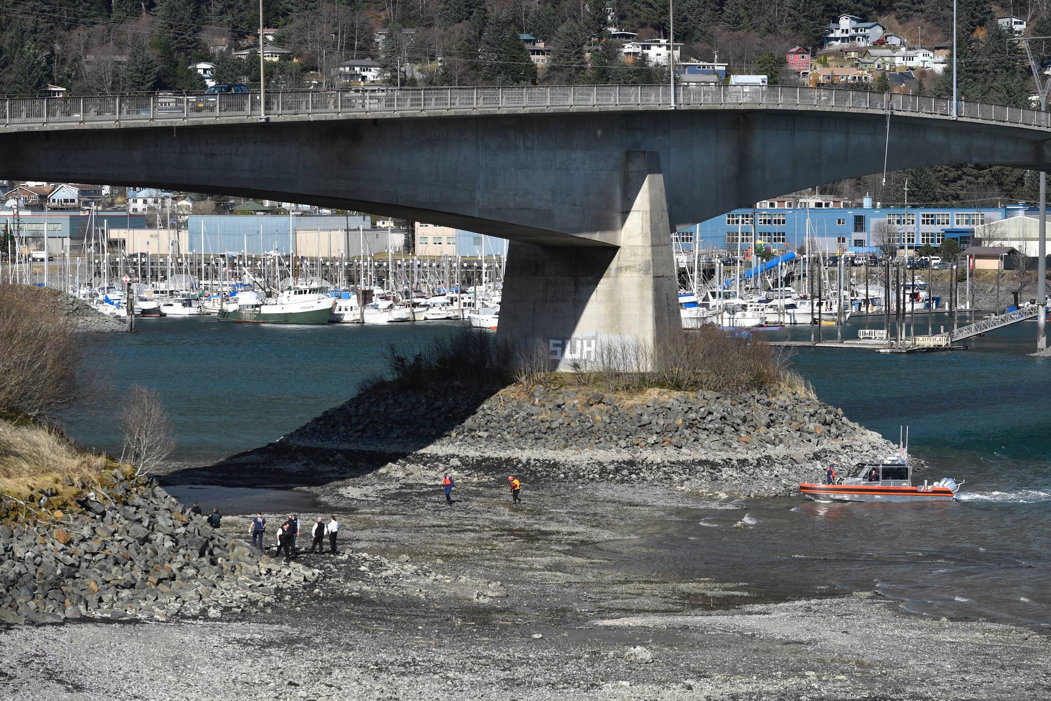 Update: Authorities identify man who died near Douglas Bridge