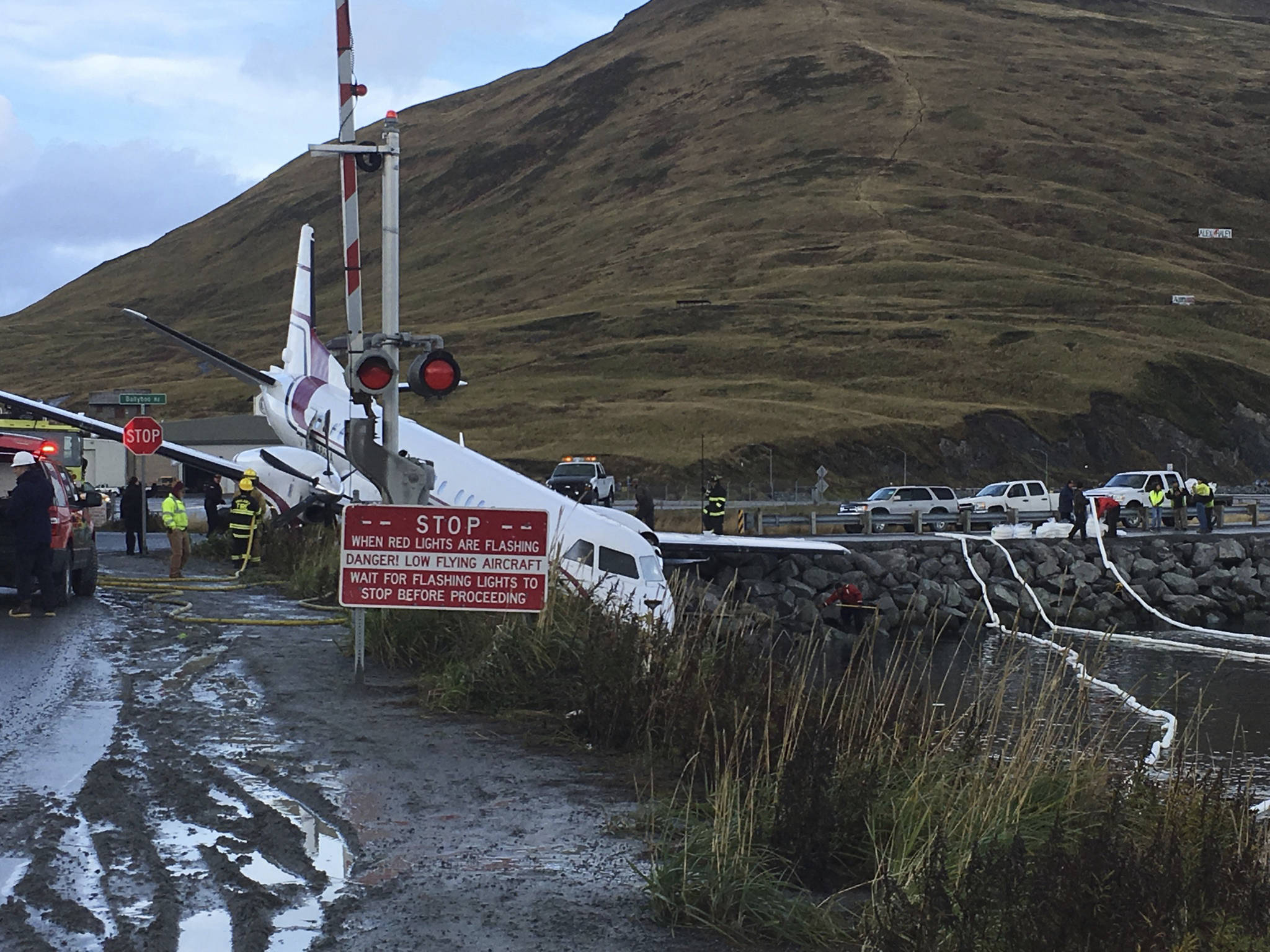 1 dead after plane landing on Alaska island went off runway