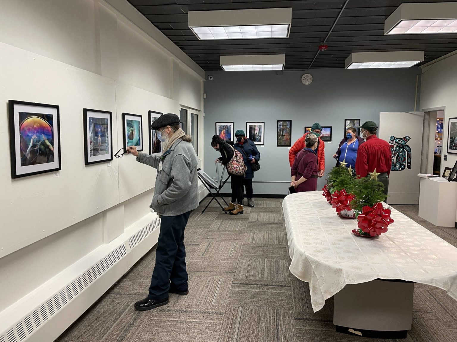 Juneau Shows Up Big For Gallery Walk | Juneau Empire