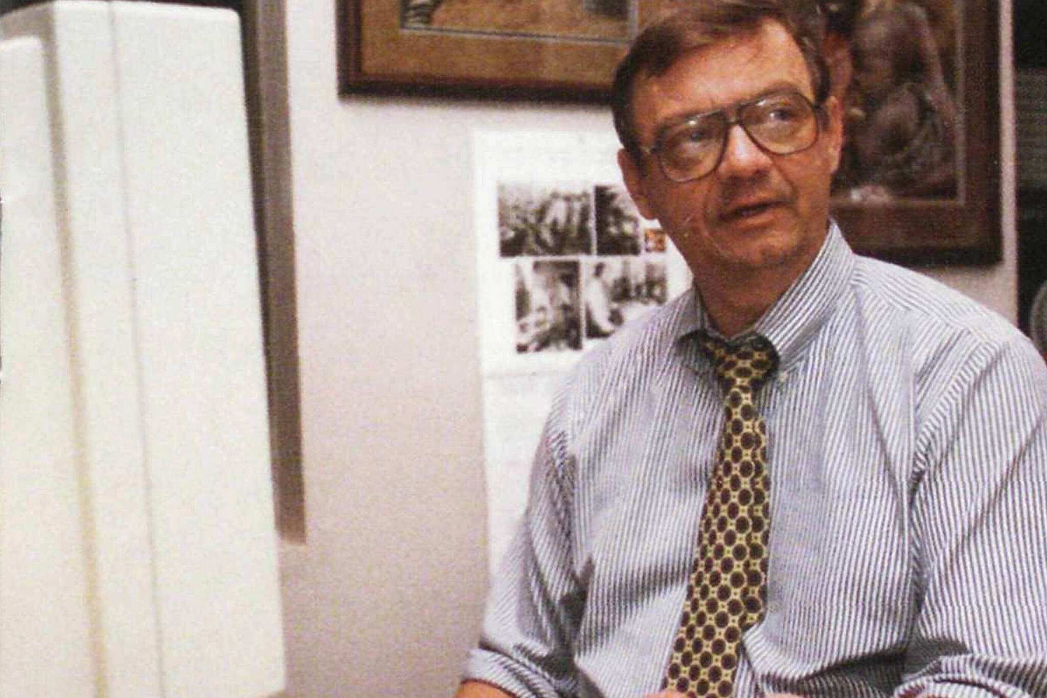 This photo published in AP World Magazine in Fall 1998 shows Dean Fosdick on election night in Anchorage, Alaska. Fosdick, the Associated Press journalist who filed the news alert informing the world of the Exxon Valdez spill in Alaska, has died. He died April 27, 2022, in Florida at the age of 80. His longtime career with the news service included 15 years as the bureau chief in Alaska. (AP Photo/File)