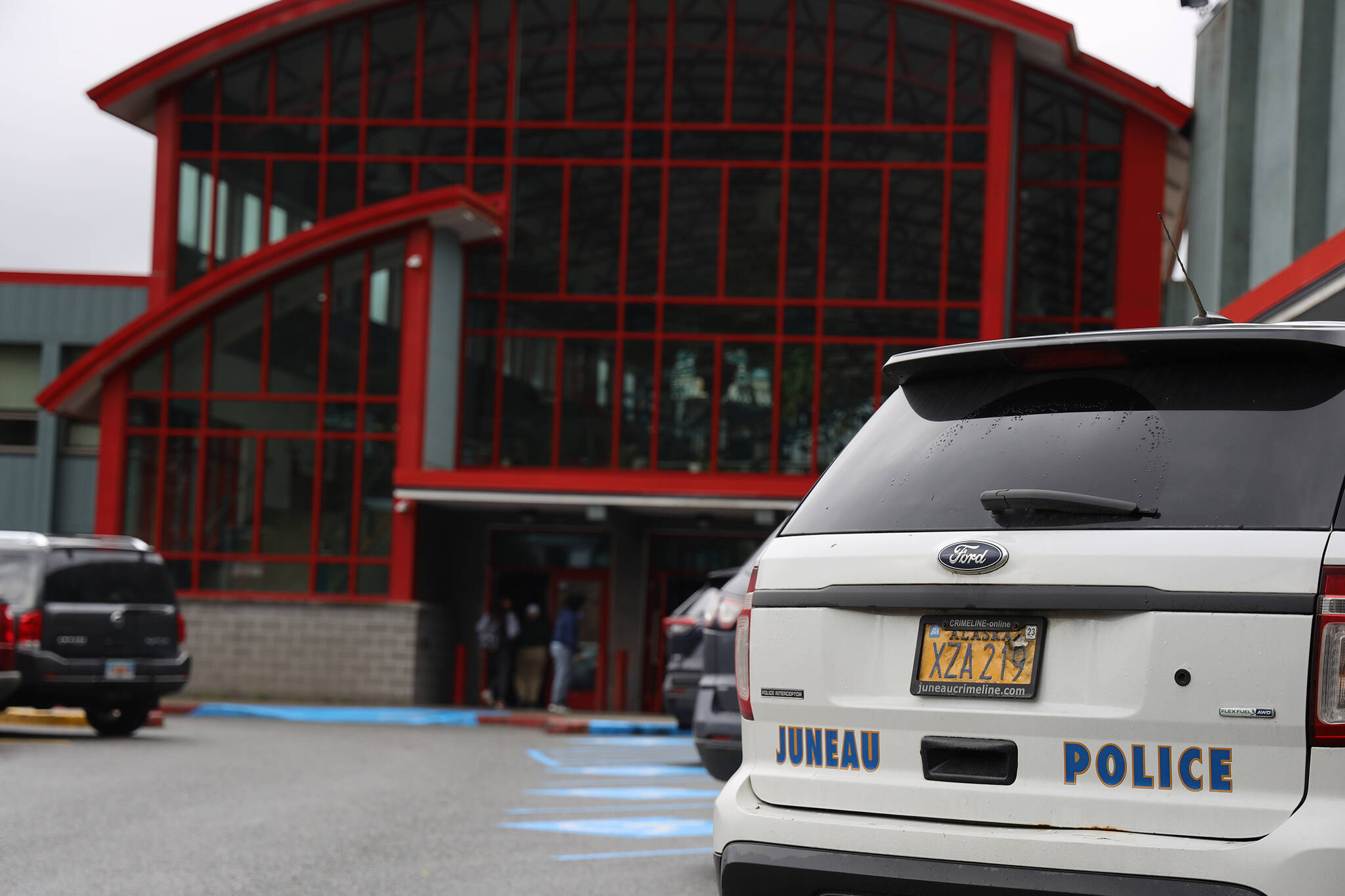 A Juneau Police Department vehicle parks in front of Juneau-Douglas High School: Yadaa.at Kalè in early September. Police are currently investigating social media threats reported by students from both Thunder Mountain High School and Juneau-Douglas Yadaa.at Kalé High School. (Clarise Larson / Juneau Empire)