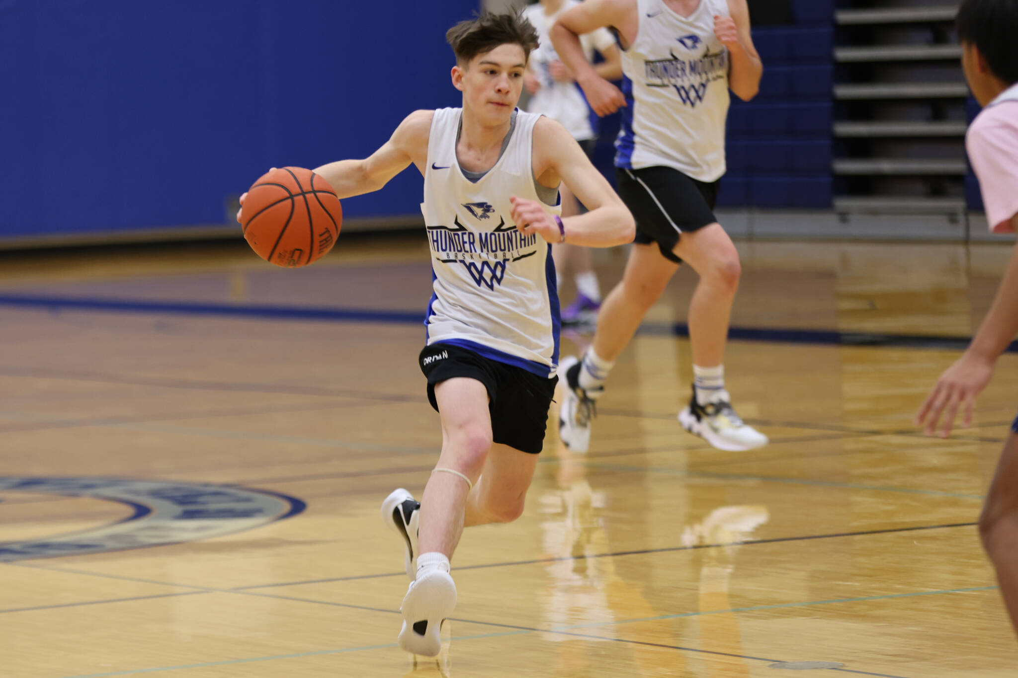 Ben Hohenstatt / Juneau Empire 
Samuel Lockhart dribbles down the court while looking for a teammate cutting toward the hoop during a drill at Thunder Mountain High School. The 2022-23 iteration of the TMHS boys basketball returns last year’s leading scorers.