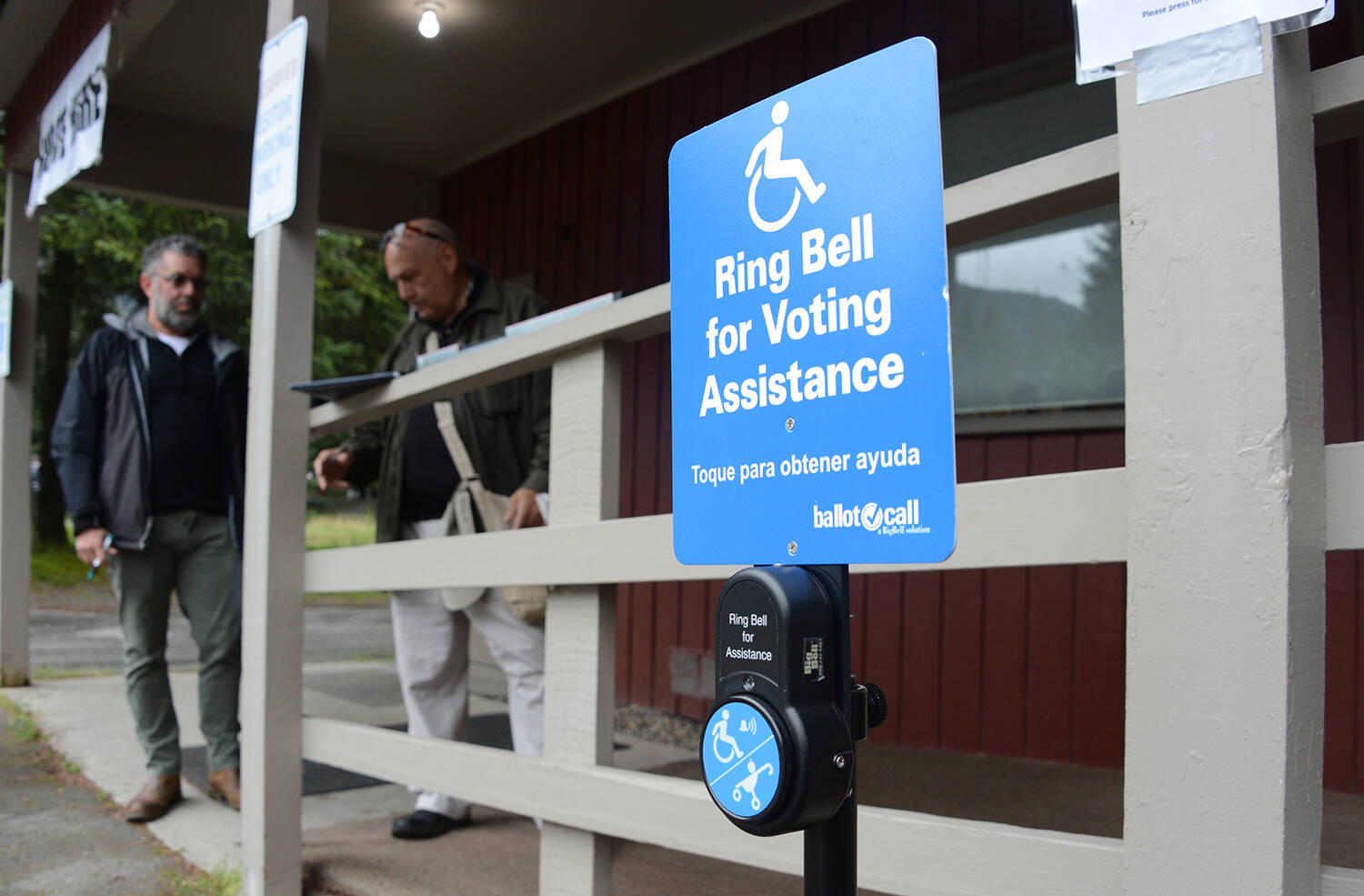 Observers from the U.S. Department of Justice examine the accessibility of a polling place in Juneau’s Mendenhall Valley during the Aug. 16, 2022, primary election. The Justice Department concluded that the state violated the Americans with Disabilities Act by failing to properly accommodate voters with disabilities. (James Brooks/Alaska Beacon)