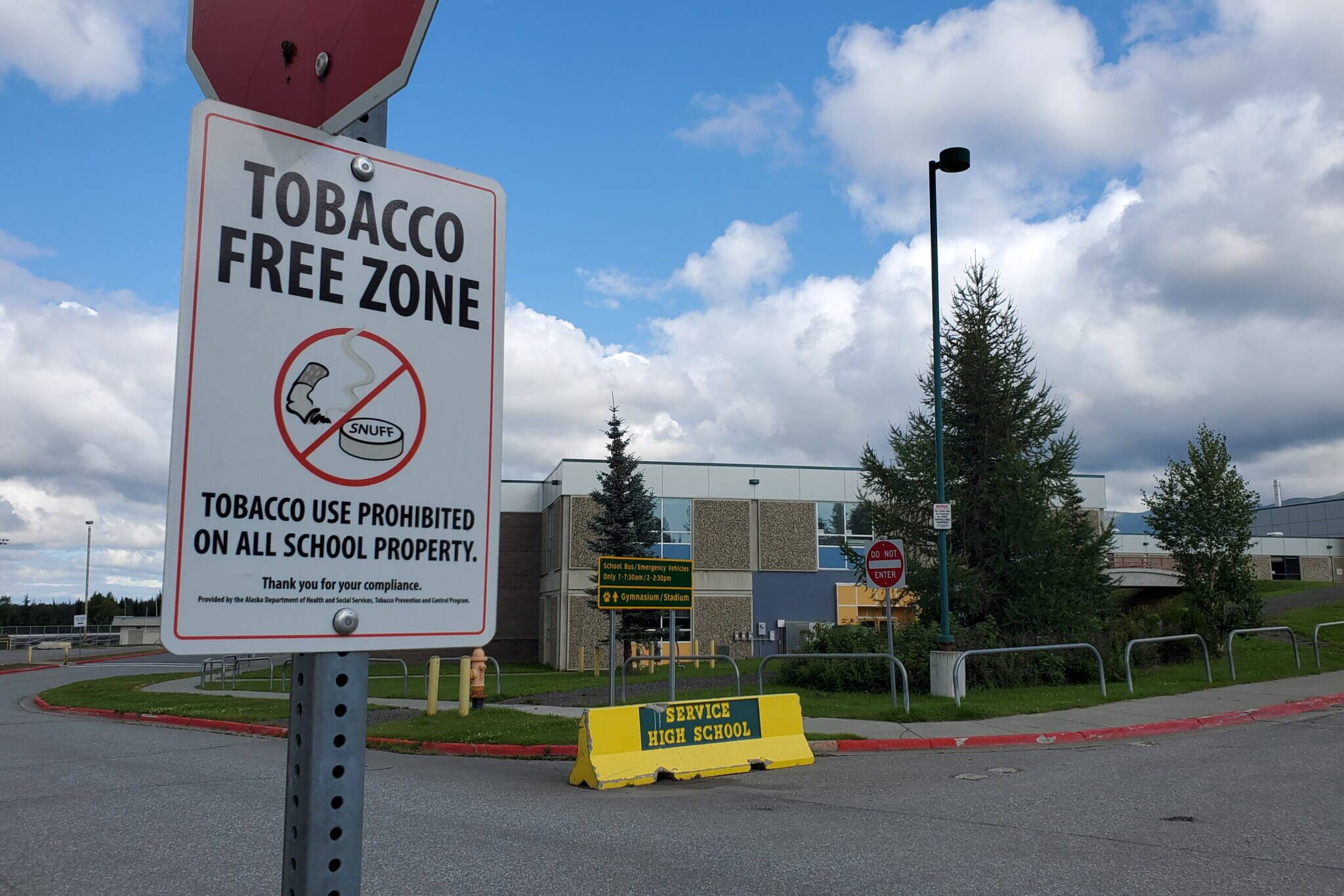 A sign at Anchorage’s Service High School, seen on Aug. 13, 2024, explains that tobacco use is prohibited at the property. High school students’ use of electronic cigarettes has declined since 2019, one of the positive trends emerging from the latest Alaska Youth Risk Behavior Survey. (Yereth Rosen/Alaska Beacon)