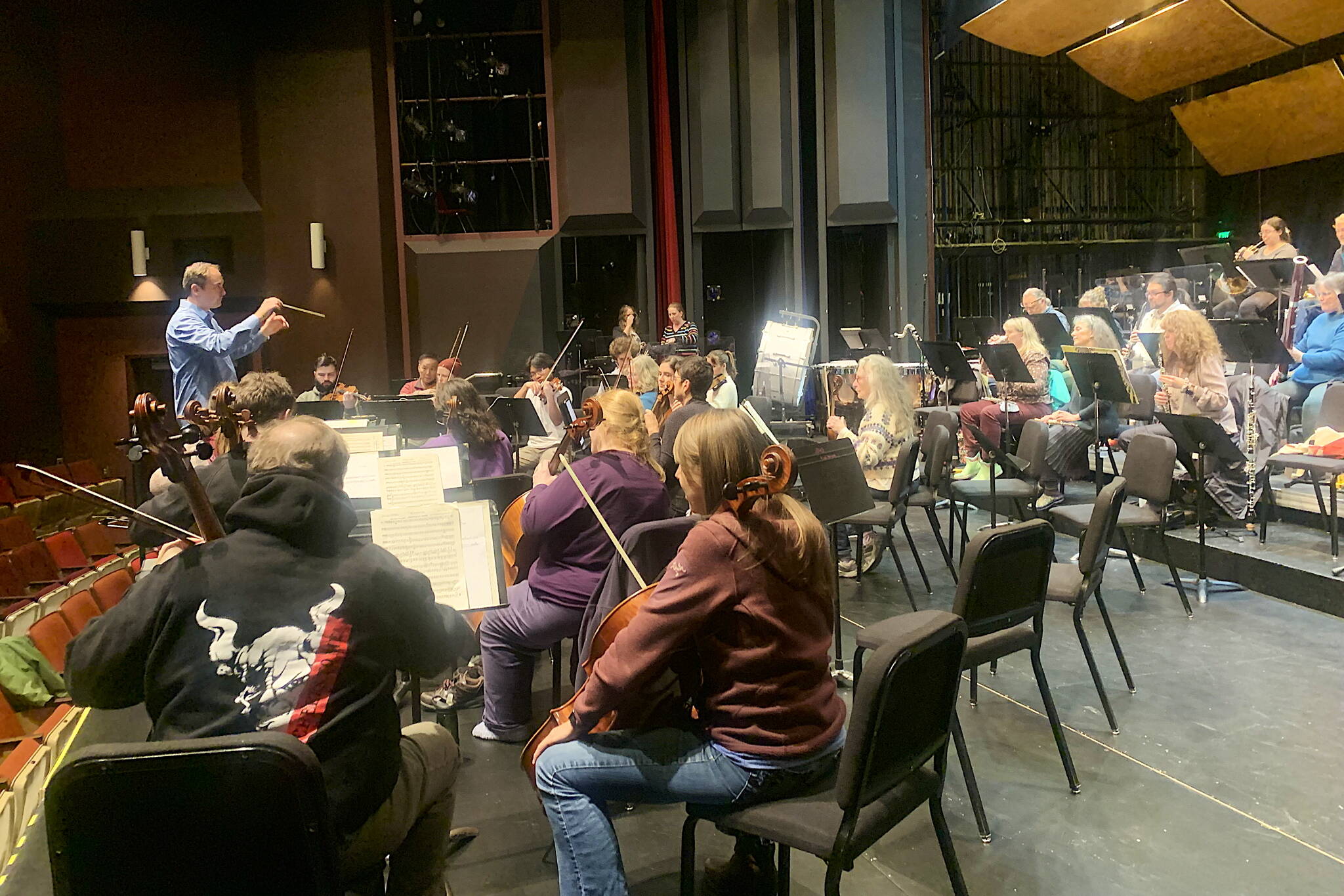 Dwayne Corbin, one of four candidates to become the new music director of the Juneau Symphony, conducts the orchestra during a rehearsal Tuesday for this weekend’s concerts at Juneau-Douglas High School: Yadaa.at Kalé. (Mark Sabbatini / Juneau Empire)