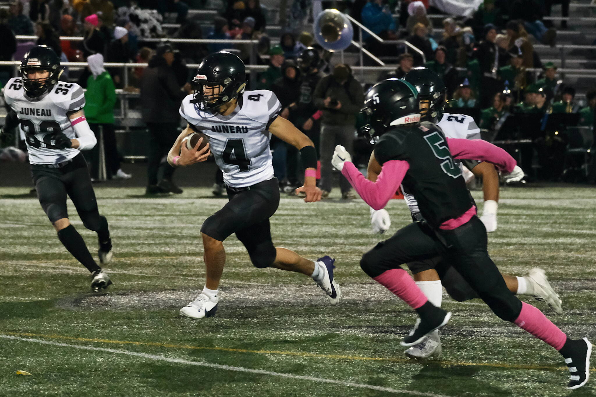 Juneau Huskies’ senior Jayden Johnson (4) runs for a 51-yard touchdown midway through the first quarter of Friday night’s game against Colony High School in Palmer. Johnson scored five touchdowns in the first half as Juneau defeated Colony 42-6. (Klas Stolpe / Juneau Empire)