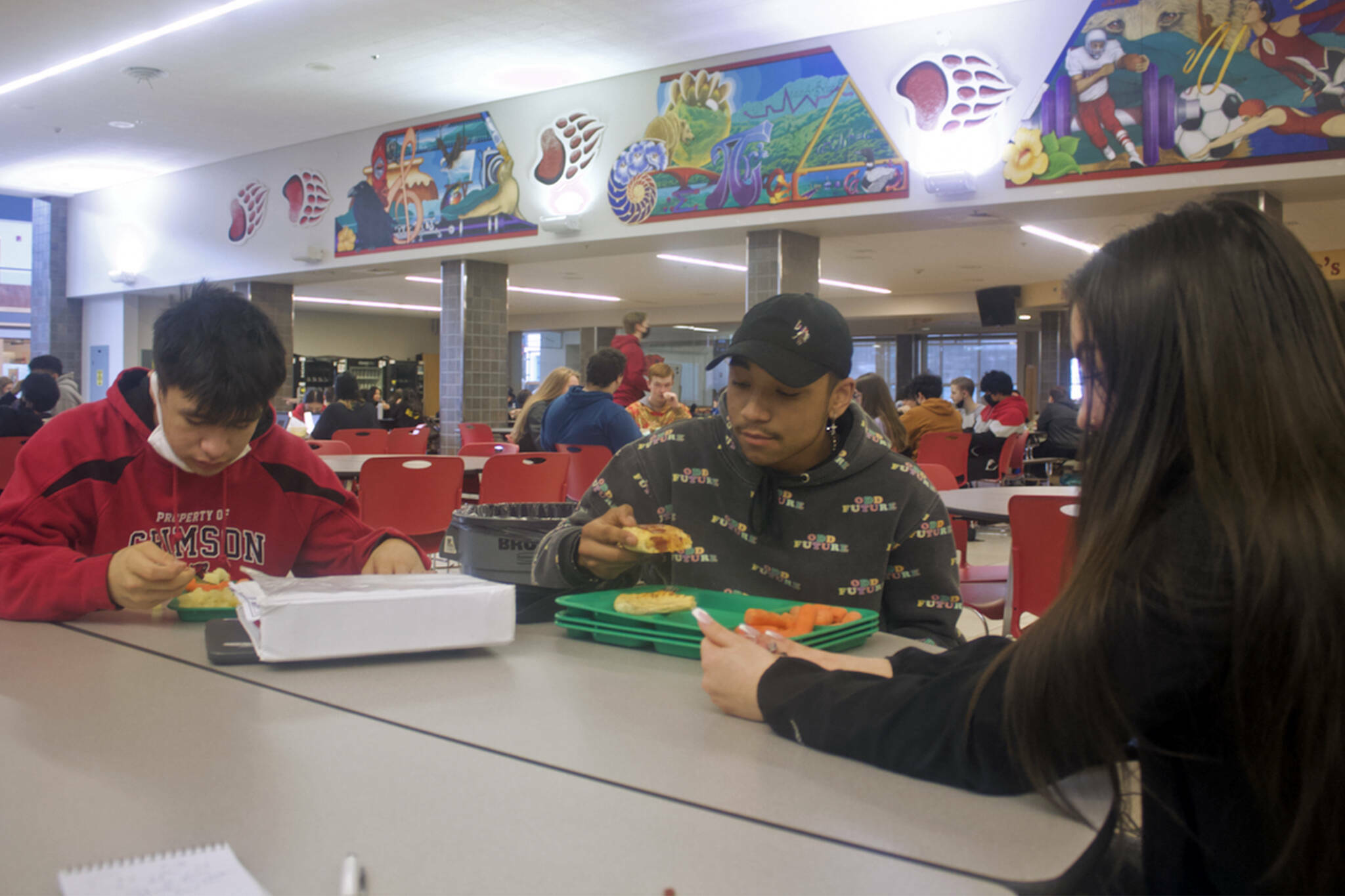 Students eat lunch Thursday, March 31, 2022, in the Juneau-Douglas High School: Yadaa.at Kalé cafeteria. (Mark Sabbatini / Juneau Empire)