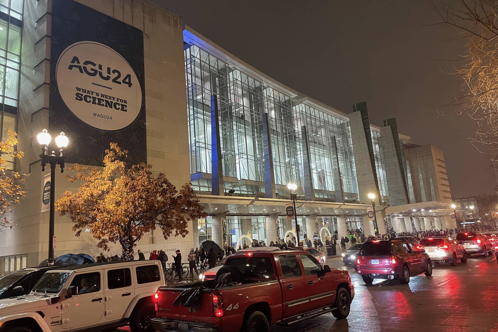 The Walter Washington Center in downtown Washington, D.C., hosted the 25,000 scientists who attended the Fall Meeting of the American Geophysical Union from Dec. 9-13, 2024. (Photo by Ned Rozell)