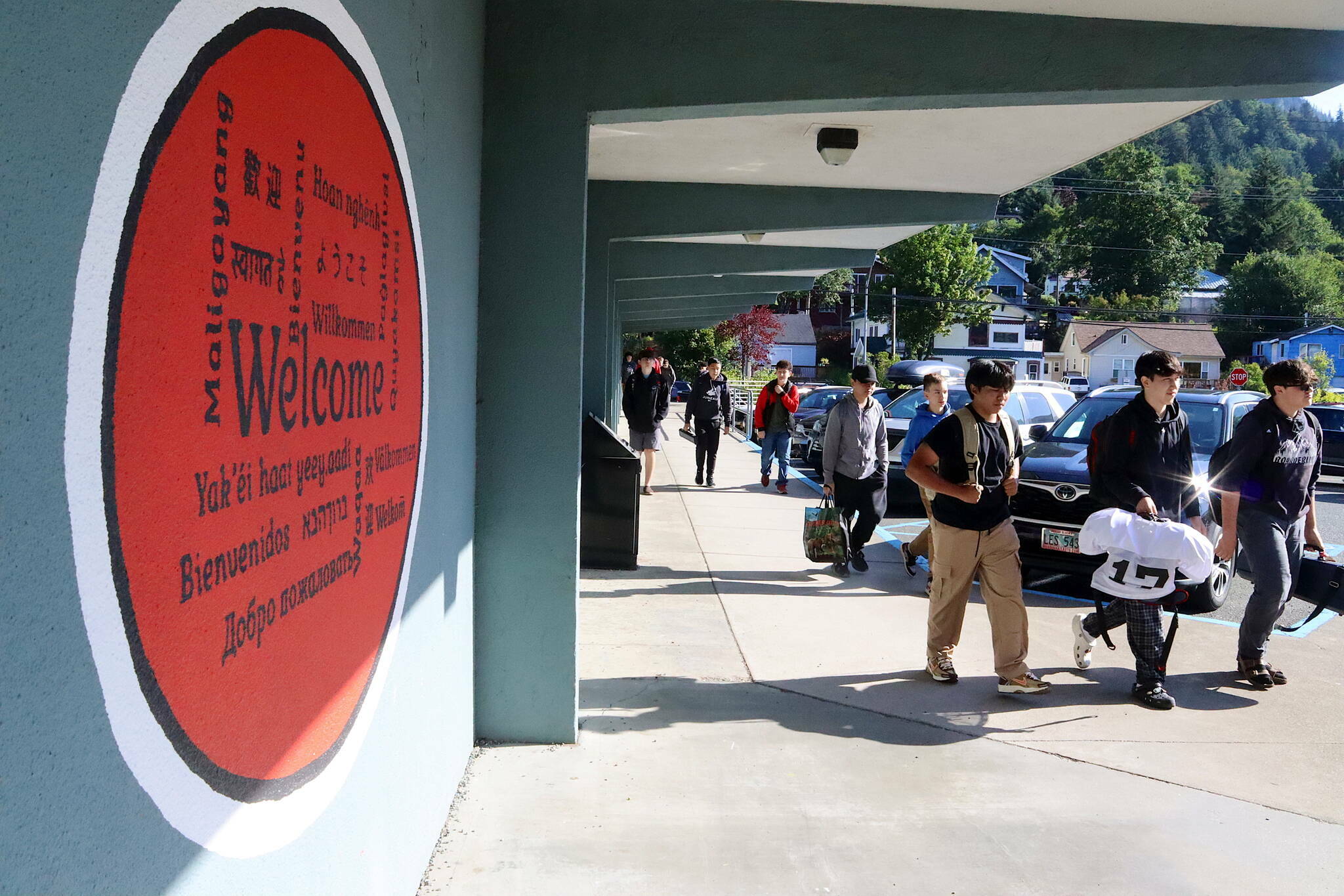 Students arrive at Juneau-Douglas High School: Yadaa.at Kalé for the first day of the 2024-25 school year Aug. 15. (Mark Sabbatini / Juneau Empire)