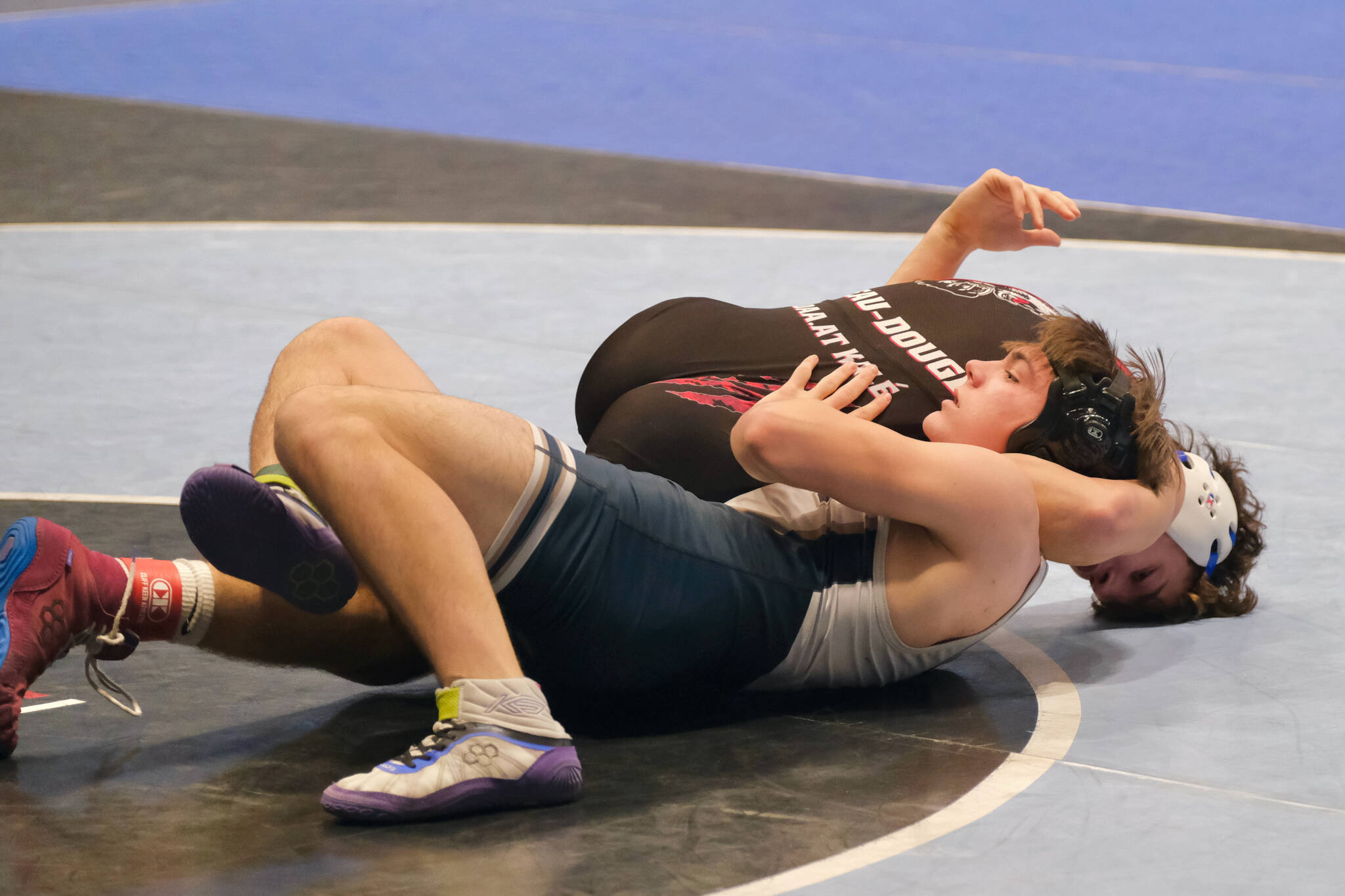 Juneau-Douglas High School: Yadaa.at Kalé senior Justus Darbonne pins Soldotna’s Ryatt Weed in the 152-pound fifth-place match during the 2024 ASAA/First National Bank Alaska Wrestling State Championships on Saturday at Anchorage’s Alaska Airlines Center. (Klas Stolpe / Juneau Empire)