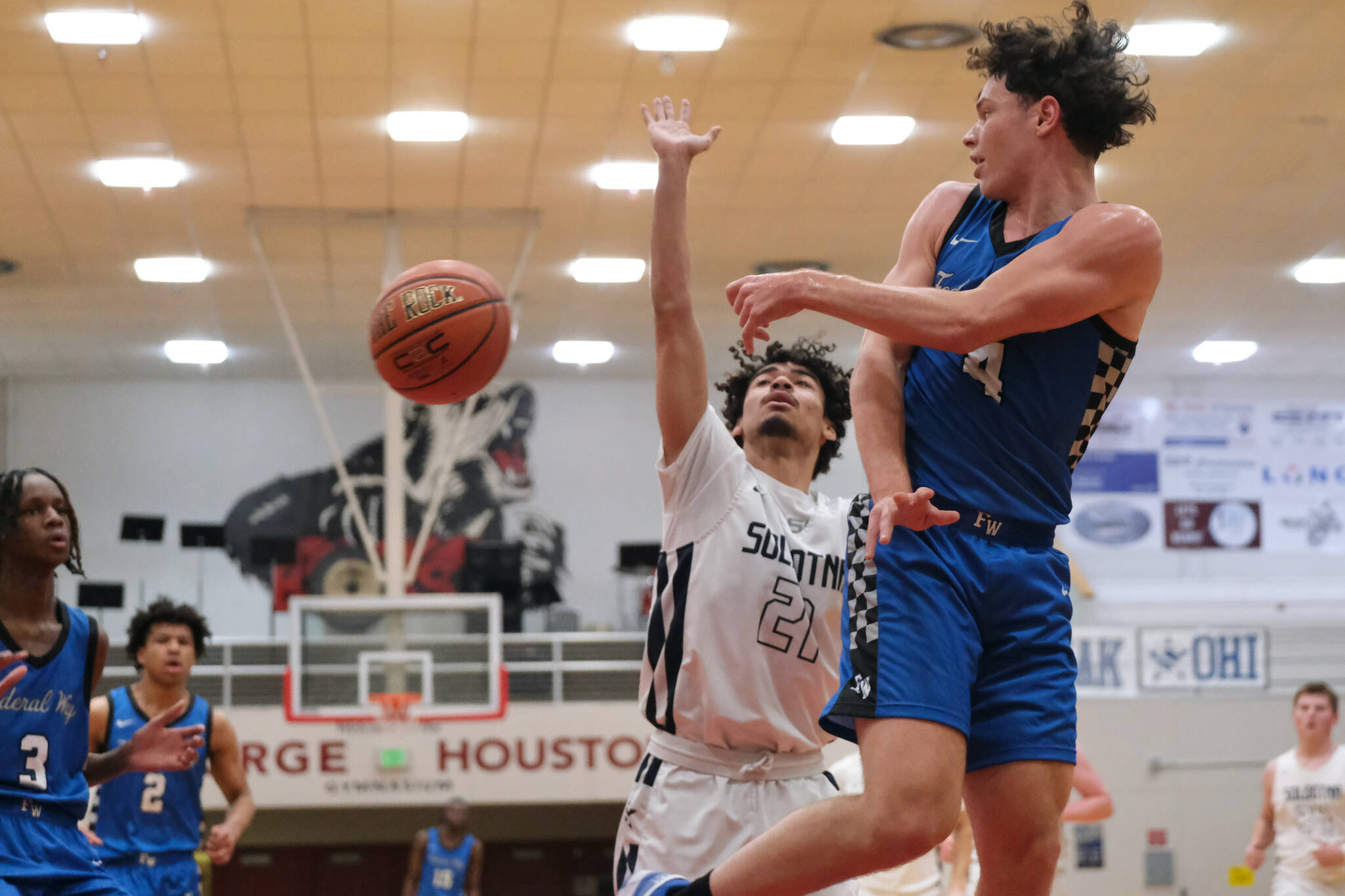 Federal Way senior Brayden McVey (4) passes around Soldotna senior defender Izaiah Gilbert (21) during the Eagles 63-40 win over the Stars in the opening game of the George Houston Capital City Classic on Friday in Juneau. (Klas Stolpe / Juneau Empire)