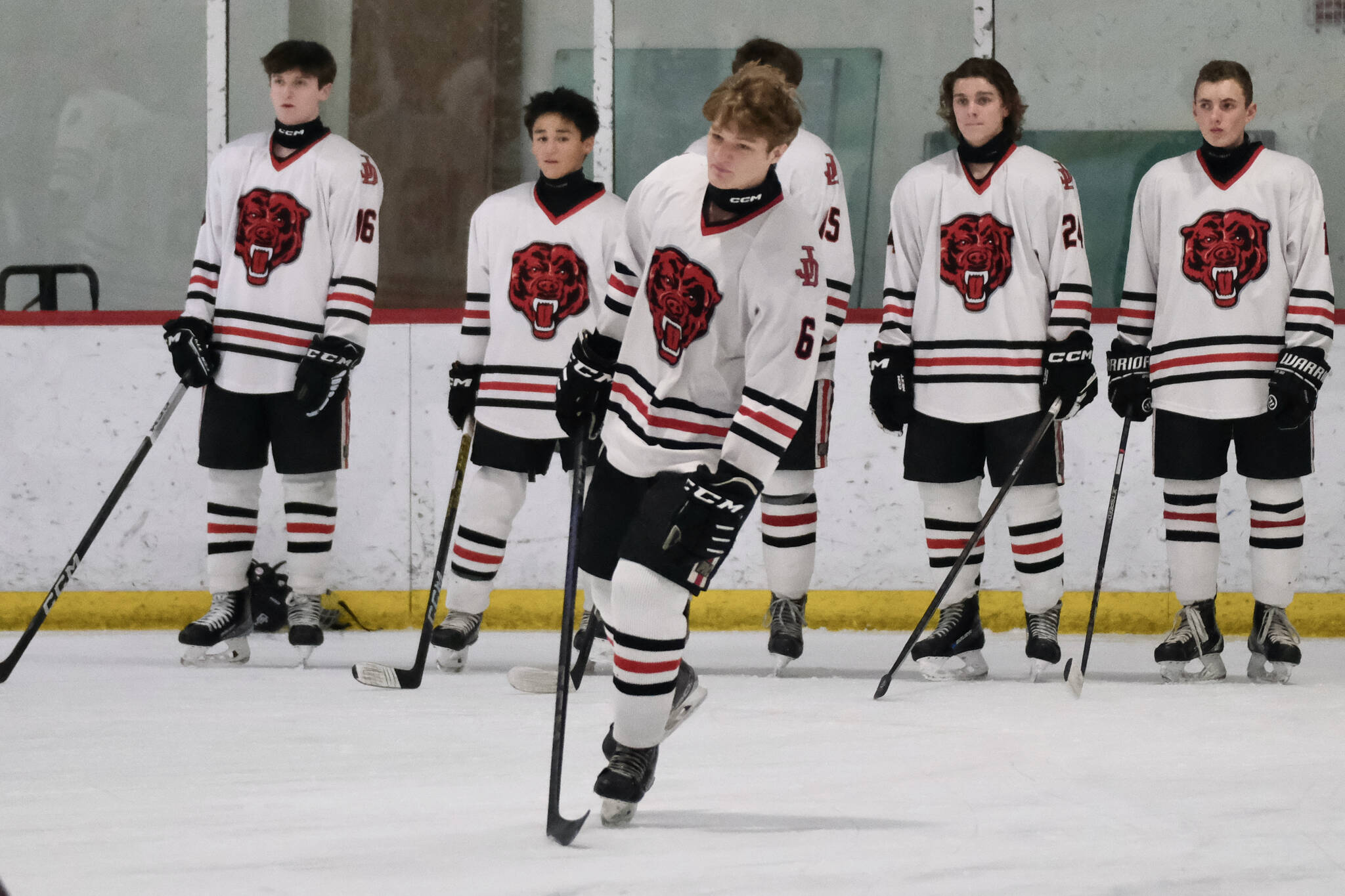 Juneau-Douglas High School: Yadaa.at Kalésenior Carter Miller (#6). (Klas Stolpe / Juneau Empire)